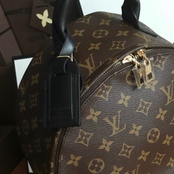 SOLD 🚫 Louis Vuitton Mini Luggage Tag - Picture 2 of 7